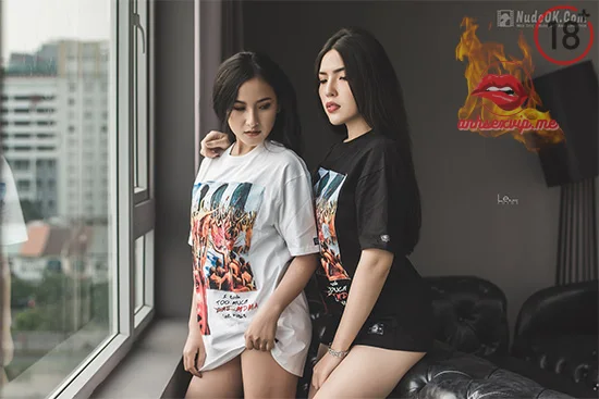 2 cô nàng les tạo dáng gợi tình khó cưỡng 8