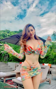 Hình ảnh hot girl Midu sexy diện bikini